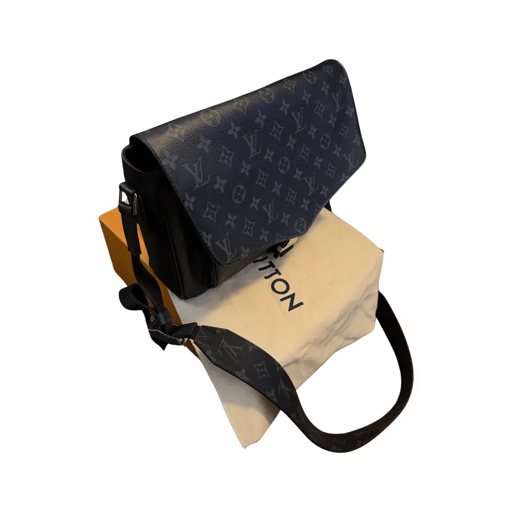 LOUIS VUITTON District PM